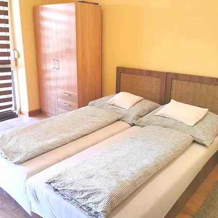 Bed & Breakfast Rozsako Panzio *