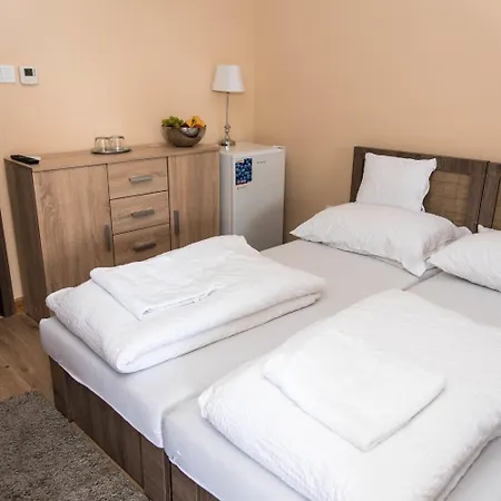 Bed & Breakfast Rozsako Panzio *