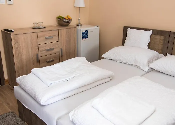 Alojamento de Acomodação e Pequeno-almoço Rózsakő Panzió *